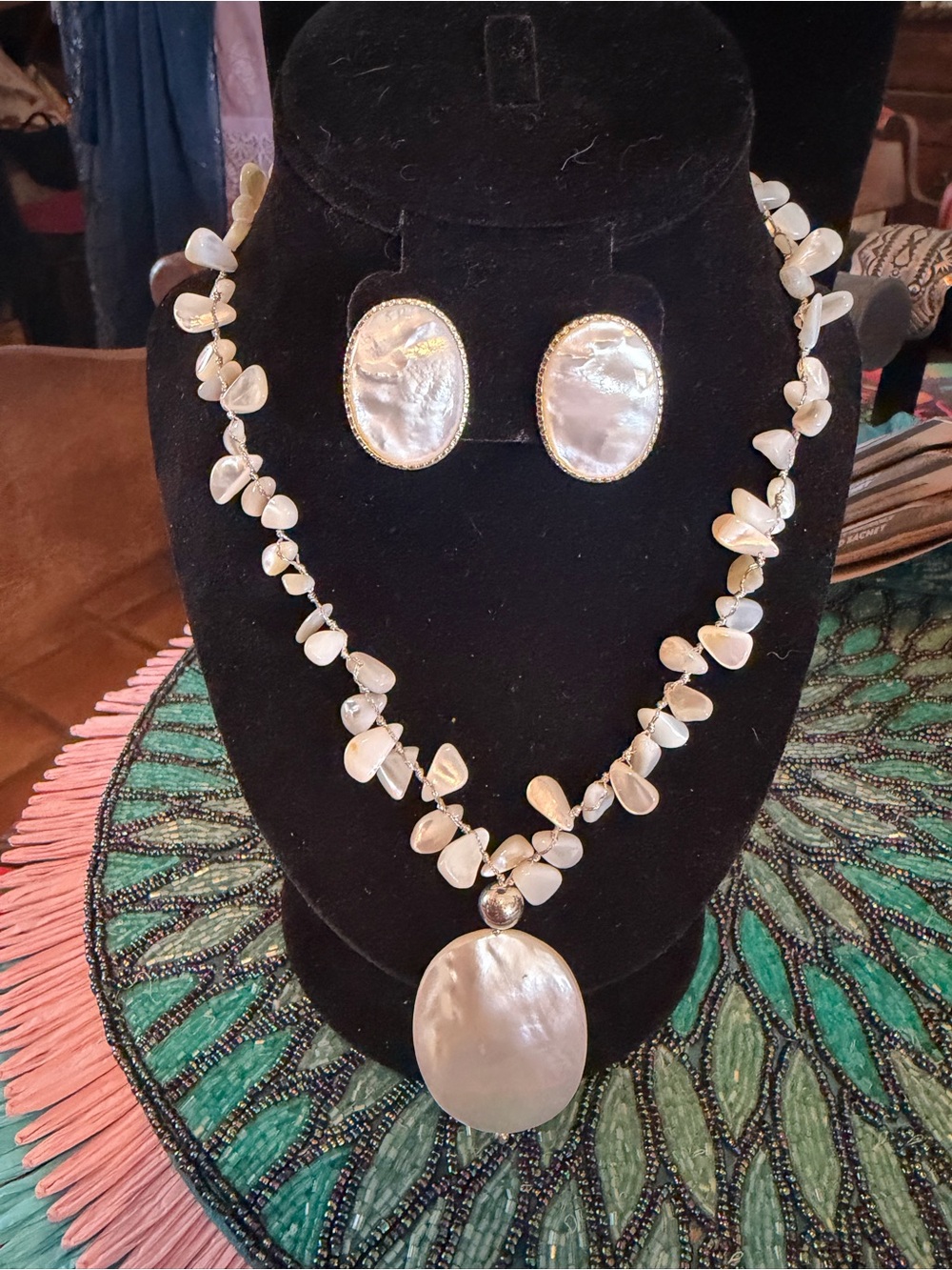 Gorgeous Mother of Pearl Necklace & Earring